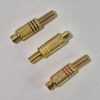 Ficha RCA hembra metálica dorada